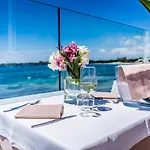 Hotel White Bay 4*
