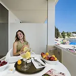White Bay Hotel