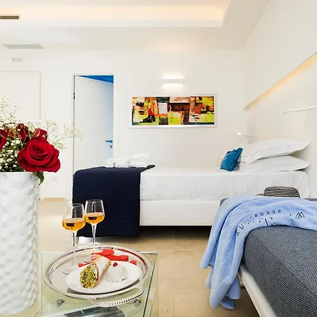 White Bay 4*