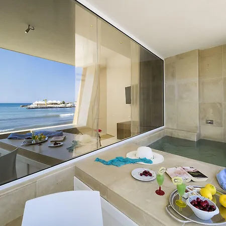 White Bay 4*