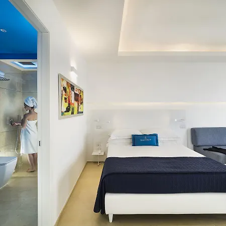 מלון White Bay 4*