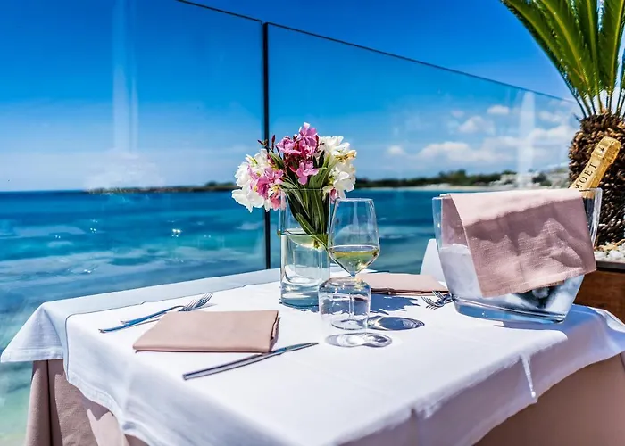 Отель White Bay 4*