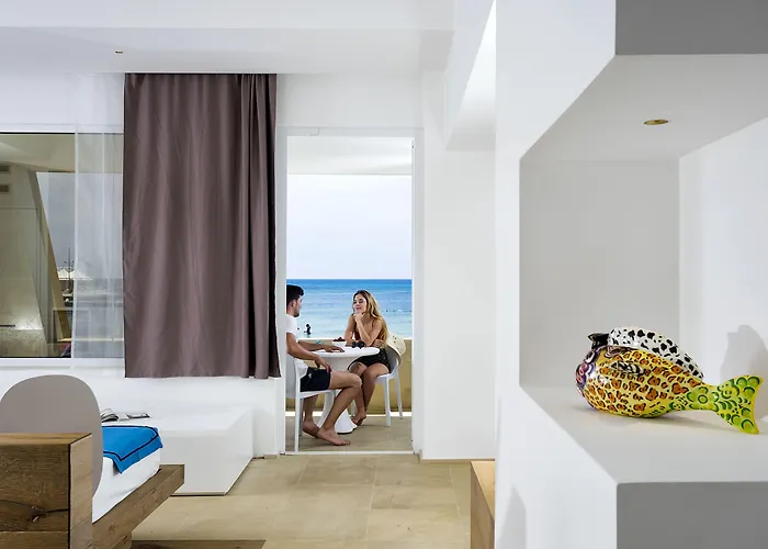 Отель White Bay 4*