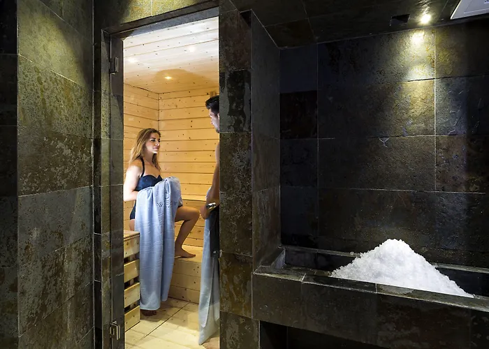 Отель White Bay 4*