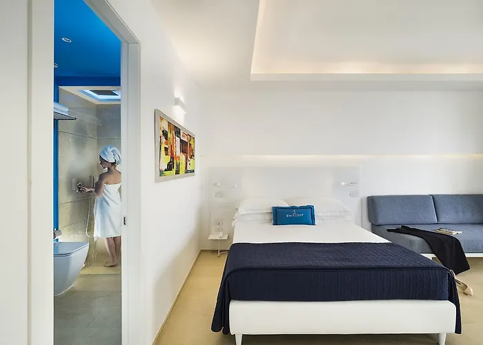 Отель White Bay 4*