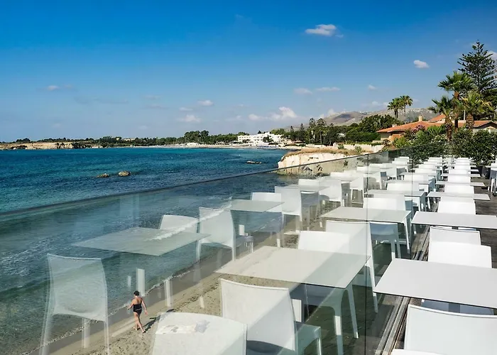 Отель White Bay 4*