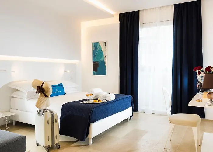 Отель White Bay 4*