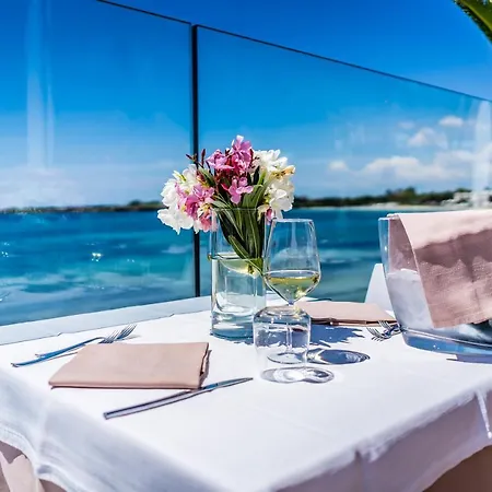 Hotell White Bay 4*