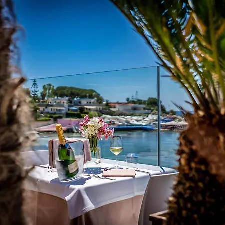 Hotell White Bay 4*