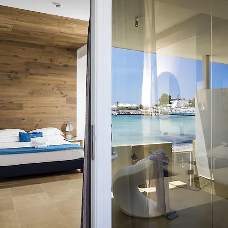 White Bay 4*