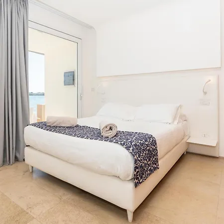 White Bay 4*