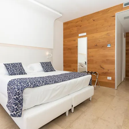 Hotell White Bay 4*