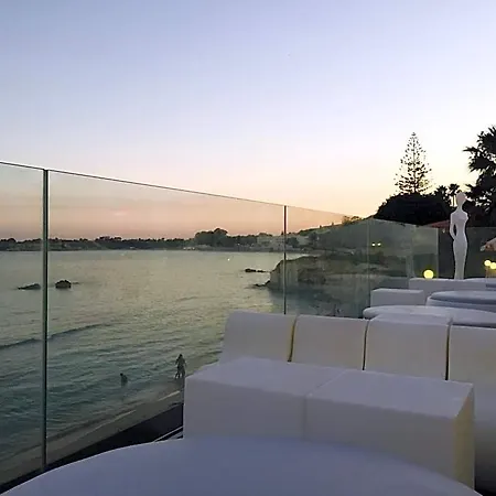 White Bay 4*