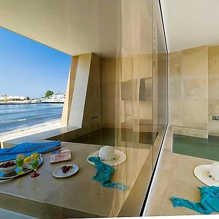 White Bay 4*