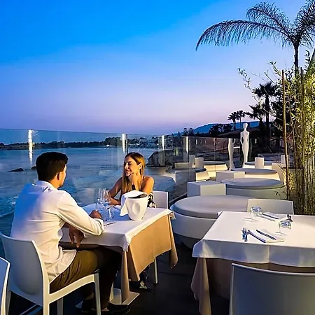 Hotel White Bay 4*