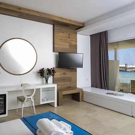 White Bay Hotell 4*