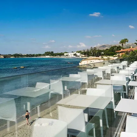 Hotel White Bay 4*