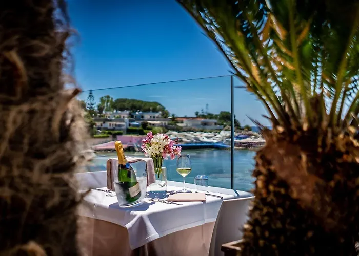 Hotel White Bay 4*